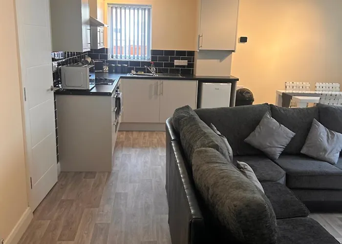 Brand New Luxury 1 & 2 Bed Apartments With Open Plan Kitchens & Diner , Free Wifi & Netflix Included