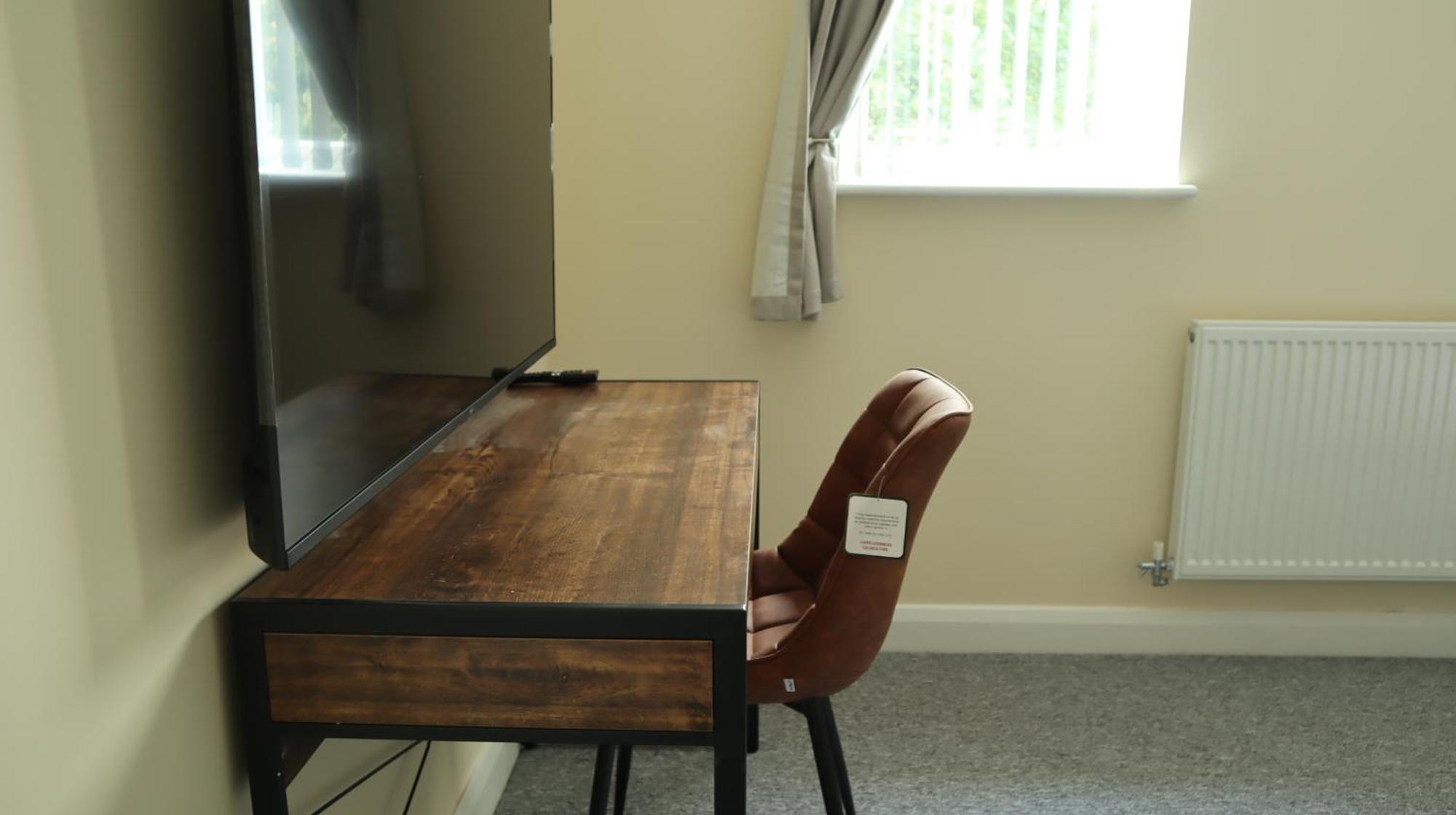 Brand New Luxury 1 & 2 Bed With Open Plan Kitchens & Diner , Free Wifi & Netflix Included * Burton-upon-Trent