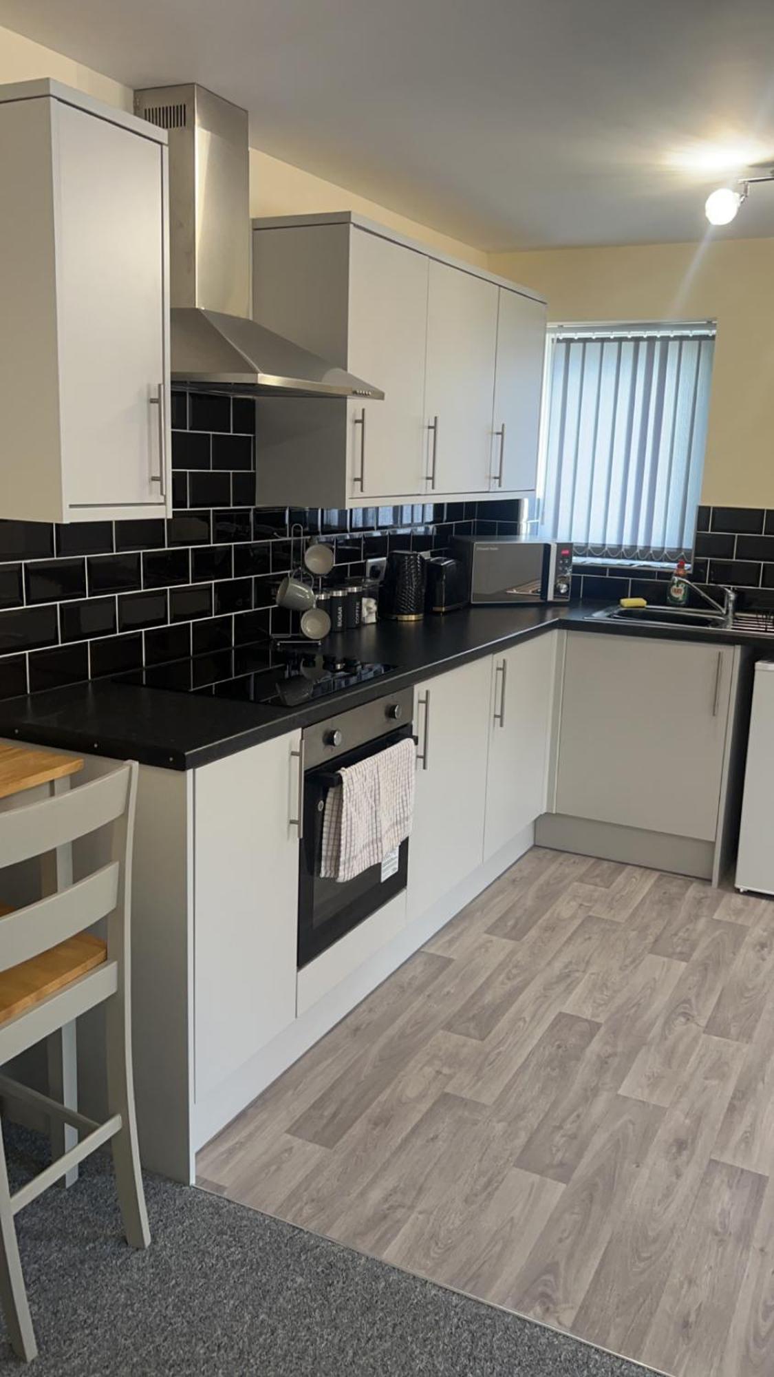 Brand New Luxury 1 & 2 Bed With Open Plan Kitchens & Diner , Free Wifi & Netflix Included