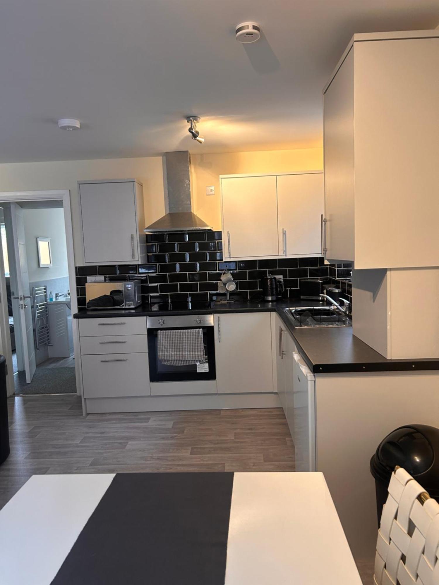 Brand New Luxury 1 & 2 Bed With Open Plan Kitchens & Diner , Free Wifi & Netflix Included * Burton-upon-Trent