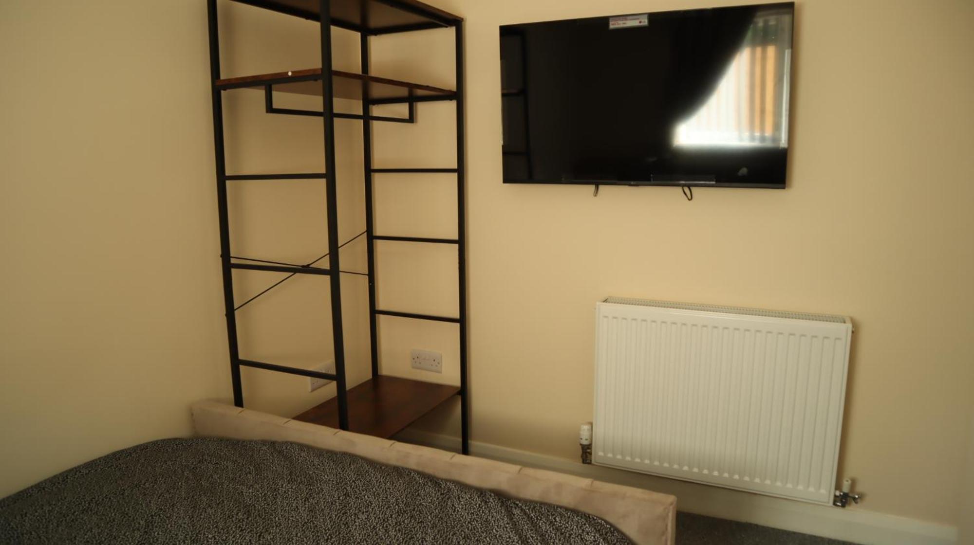 Apartment Brand New Luxury 1 & 2 Bed With Open Plan Kitchens & Diner , Free Wifi & Netflix Included