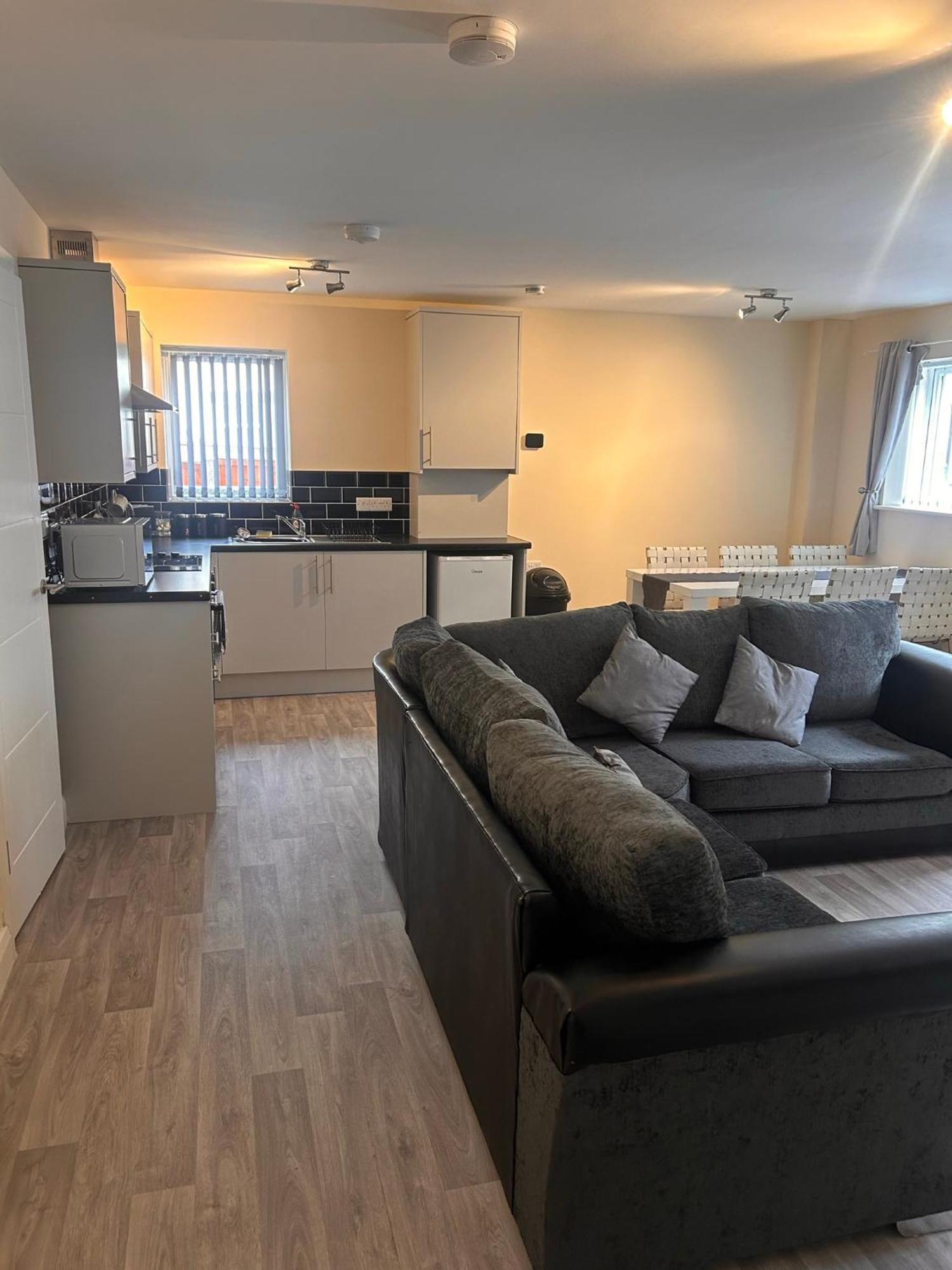Brand New Luxury 1 & 2 Bed With Open Plan Kitchens & Diner , Free Wifi & Netflix Included Apartment Burton-upon-Trent