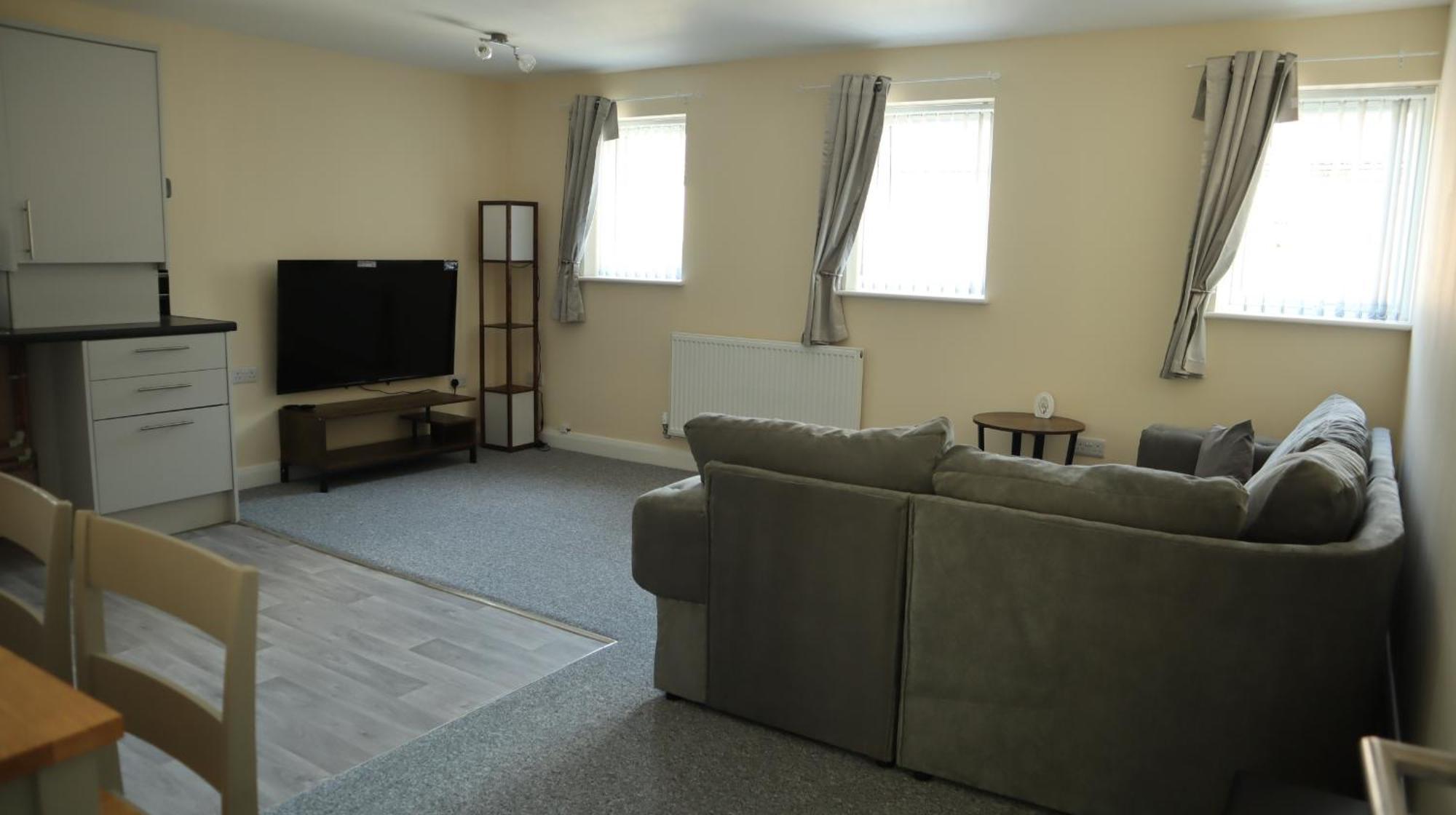 Apartment Brand New Luxury 1 & 2 Bed With Open Plan Kitchens & Diner , Free Wifi & Netflix Included *
